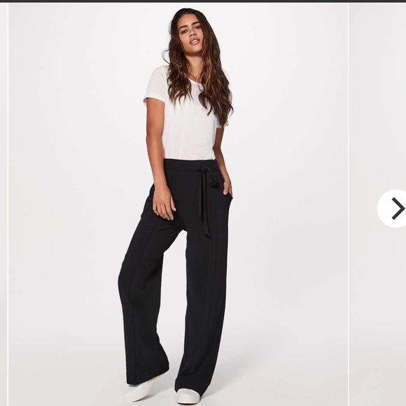 • Lululemon • Noir Wide Leg Belted Athletic Pants Black Womens 2 - Picture 1 of 5